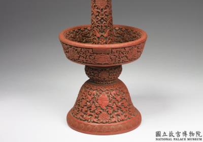 图片[2]-Carved red lacquer candlestick with decoration of lotus scrolls and the Eight Treasures, Qing dynasty, Qianlong reign (1736-1795)-China Archive